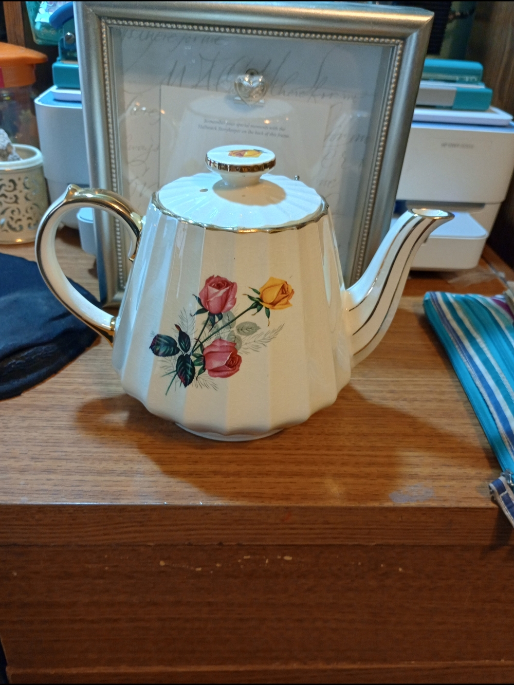 Vintage Sadler Teapot with Gold Trim. With Gold Color Defuser.